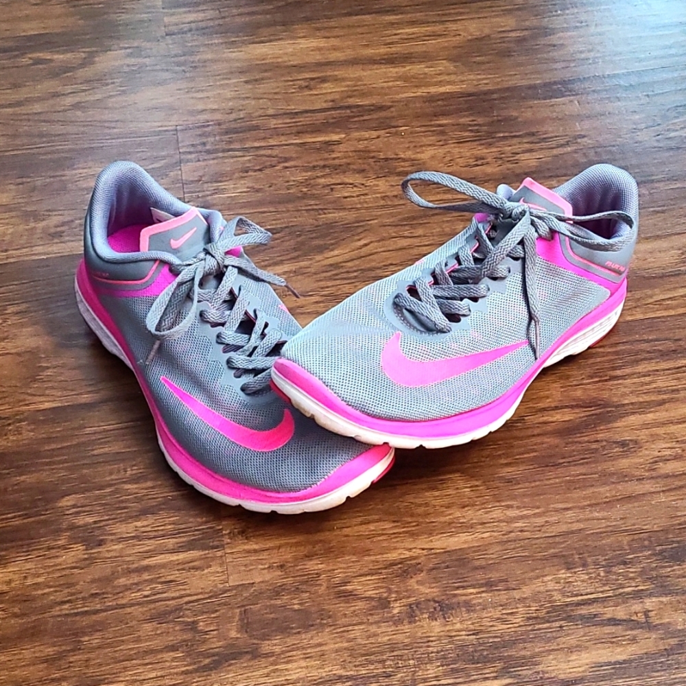 Gray/Pink/Purple Nike FS Lite Run Size 8.5